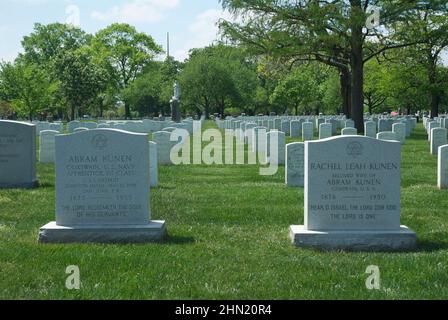 ARLINGTON VIRGINIA, 20,2012. APRIL Grabsteine einer jüdischen Familie, die auf dem Nationalfriedhof von Arlington beigesetzt wurde, Stockfoto