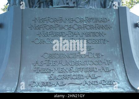 **DATEI FOTO** Princeton Scraps Ausstellung jüdisch-amerikanischer Künstler mit konföderierten Bindungen. ARLINGTON VIRGINIA, 20. APRIL 2012 Confederate Memorial entworfen von Moses Ezekiel befindet sich auf dem Arlington National Cemetery, einem Militärfriedhof der Vereinigten Staaten, unter dessen 624 Hektar Opfer und verstorbene Veteranen der Konflikte des Landes, die mit dem amerikanischen Bürgerkrieg begannen, sowie wiederverlassene Tote aus früheren Kriegen gelegt wurden. Es wurde während des Bürgerkrieges auf dem Gelände des Arlington House gegründet, das das Anwesen der Familie der konföderierten General Robert E. Lees Frau Mary Anna war Stockfoto