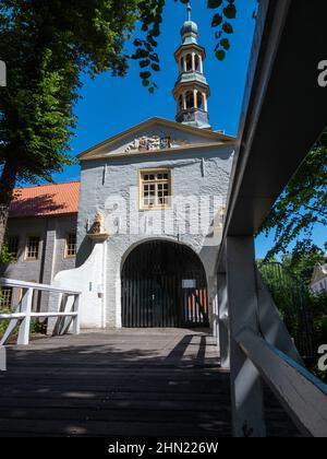 Die Norderburg ist eine Wasserburg in der ostfriesischen Gemeinde Dornum im Nordwesten Niedersachsens. Stockfoto