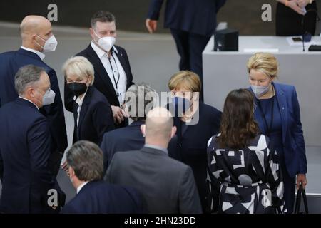 02/13/2022, Berlin, Deutschland, Angela Merkel und Franziska Giffey bei der Wahl des Bundespräsidenten im Paul-Löner-Haus. Die Bundesversammlung 17th im Paul-Löbe-Haus: Der amtierende Dr. Frank-Walter Steinmeier, die Linke, hat den Mainzer Hausarzt und Notarzt Dr. Gerhard Trabert nominiert, die AfD hat den Ökonomen und Publizisten Prof. Dr. Max Otte, die Astrophysikerin Dr. Stefanie Gebauer von den Freien Wählern als Kandidat nominiert. Die Bundesversammlung besteht aus allen Mitgliedern des Bundestages und der gleichen Anzahl von Abgeordneten, die von den Parlamenten der t Stockfoto