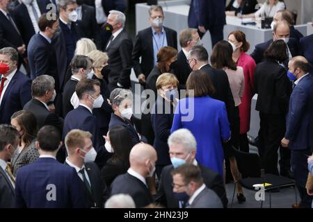 02/13/2022, Berlin, Deutschland,Angela Merkel bei der Wahl des Bundespräsidenten im Paul-Löbe-Haus. Die Bundesversammlung 17th im Paul-Löbe-Haus: Der amtierende Dr. Frank-Walter Steinmeier, die Linke, hat den Mainzer Hausarzt und Notarzt Dr. Gerhard Trabert nominiert, die AfD hat den Ökonomen und Publizisten Prof. Dr. Max Otte, die Astrophysikerin Dr. Stefanie Gebauer von den Freien Wählern als Kandidat nominiert. Die Bundesversammlung besteht aus allen Mitgliedern des Bundestages und der gleichen Anzahl von Abgeordneten, die von den Parlamenten der Bundesländer gewählt werden. Stockfoto