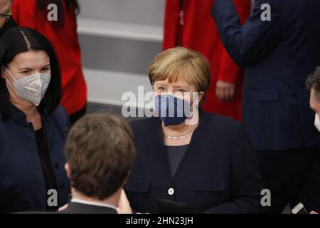 02/13/2022, Berlin, Deutschland,Angela Merkel bei der Wahl des Bundespräsidenten im Paul-Löbe-Haus. Die Bundesversammlung 17th im Paul-Löbe-Haus: Der amtierende Dr. Frank-Walter Steinmeier, die Linke, hat den Mainzer Hausarzt und Notarzt Dr. Gerhard Trabert nominiert, die AfD hat den Ökonomen und Publizisten Prof. Dr. Max Otte, die Astrophysikerin Dr. Stefanie Gebauer von den Freien Wählern als Kandidat nominiert. Die Bundesversammlung besteht aus allen Mitgliedern des Bundestages und der gleichen Anzahl von Abgeordneten, die von den Parlamenten der Bundesländer gewählt werden. Stockfoto