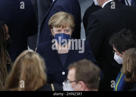 02/13/2022, Berlin, Deutschland, Angela Merkel bei der Wahl des Bundespräsidenten im Paul-Löbe-Haus. Die Bundesversammlung 17th im Paul-Löbe-Haus: Der amtierende Dr. Frank-Walter Steinmeier, die Linke, hat den Mainzer Hausarzt und Notarzt Dr. Gerhard Trabert nominiert, die AfD hat den Ökonomen und Publizisten Prof. Dr. Max Otte, die Astrophysikerin Dr. Stefanie Gebauer von den Freien Wählern als Kandidat nominiert. Die Bundesversammlung besteht aus allen Mitgliedern des Bundestages und der gleichen Anzahl von Abgeordneten, die von den Parlamenten der Bundesländer gewählt werden. Stockfoto