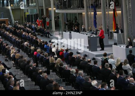 02/13/2022, Berlin, Deutschland, die Bundesversammlung bei der Wahl des Bundespräsidenten im Paul-Löbe-Haus. Die Bundesversammlung 17th im Paul-Löbe-Haus: Der amtierende Dr. Frank-Walter Steinmeier, die Linke, hat den Mainzer Hausarzt und Notarzt Dr. Gerhard Trabert nominiert, die AfD hat den Ökonomen und Publizisten Prof. Dr. Max Otte, die Astrophysikerin Dr. Stefanie Gebauer von den Freien Wählern als Kandidat nominiert. Die Bundesversammlung besteht aus allen Mitgliedern des Bundestages und der gleichen Anzahl von Abgeordneten, die von den Parlamenten der Bundesländer gewählt werden Stockfoto