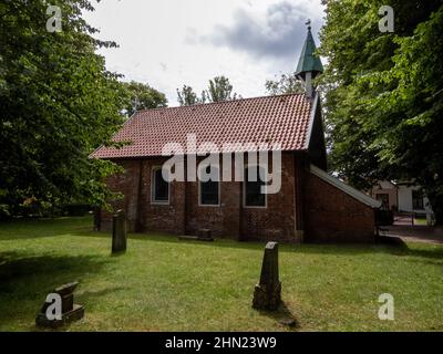 Die evangelisch-lutherische Alte-Insel-Kirche wurde 1696 auf der ostfriesischen Insel Spiekeroog erbaut. Es ist die älteste erhaltene Kirche auf einem Ostfrater Stockfoto