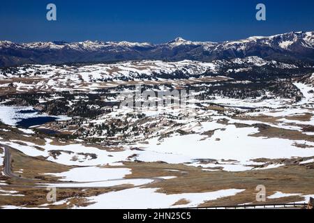 Beartooth Mountain Pass, zeigt Absaroka-Beartooth Wilderness, aufgenommen von Gardiner Trailhead, Montana Stockfoto