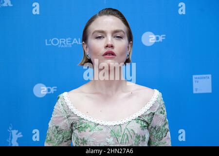 Berlin, Deutschland. 13th. Februar 2022. Maddie Hasson bei der Taurus Premiere im Rahmen der Internationalen Filmfestspiele Berlin 72nd (Berlinale) am 13. Februar 2022 in Berlin. Foto von Aurore Marechal/ABACAPRESS.COM Quelle: Abaca Press/Alamy Live News Stockfoto