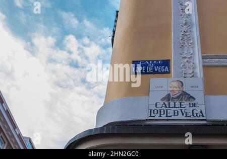 Lope de Vega, Schlüsselfigur des spanischen Goldenen Zeitalters der Literatur. Straßenplakette im Madrider Literaturviertel Stockfoto