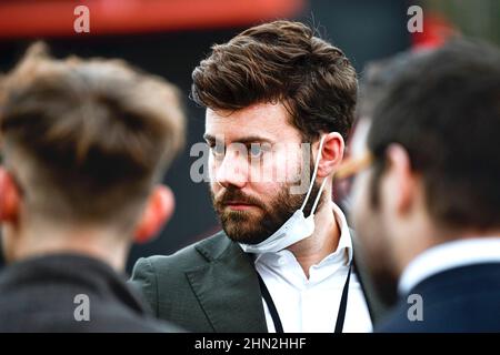 Paris, Frankreich. 13th. Februar 2022. Der französische Journalist Jordan Florentin ('Livre Noir Media') während eines Treffens von Valerie Pecresse im Zenith de Paris, in Paris, Frankreich, am 13. Februar 2022, vor den französischen Präsidentschaftswahlen vom 2022. April. Kredit: Victor Joly/Alamy Live Nachrichten Stockfoto