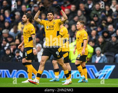 London, Großbritannien. 13. Februar 2022 - Tottenham Hotspur gegen Wolverhampton Wanderers - Premier League Raul Jimenez feiert seinen ersten Halbtreffer. Bildnachweis : © Mark Pain / Alamy Live News Stockfoto