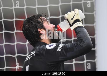 Burnley, Großbritannien. 13th. Februar 2022. Liverpooler Torhüter Alisson während des Spiels der Premier League in Turf Moor, Burnley, Großbritannien. Bilddatum: Sonntag, 13. Februar 2022. Bildnachweis sollte lauten: Anthony Devlin Kredit: Anthony Devlin/Alamy Live News Stockfoto