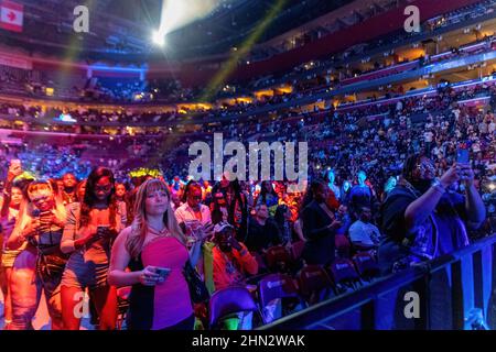 Sunrise, Usa. 12th. Februar 2022. Fans von Katrina Laverne (Trina) gesehen bei der Legendz der Streetz Miami Tour 2022 in der FLA Live Arena. Kredit: SOPA Images Limited/Alamy Live Nachrichten Stockfoto