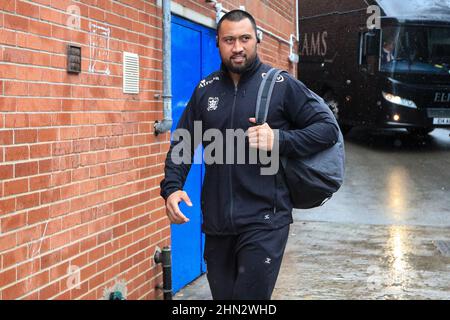 Wakefield, Großbritannien. 13th. Februar 2022. LIGI Sao #8 von Hull FC kommt vor dem heutigen Spiel in Wakefield, Großbritannien, am 2/13/2022 im Belle Vue Stadium an. (Foto von James Heaton/News Images/Sipa USA) Quelle: SIPA USA/Alamy Live News Stockfoto