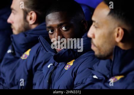 Barcelona, Spanien. 13th. Februar 2022. Dembele auf der Bank während des La Liga-Spiels zwischen RCD Espanyol und FC Barcelona im RCDE-Stadion in Barcelona, Spanien. Quelle: Christian Bertrand/Alamy Live News Stockfoto