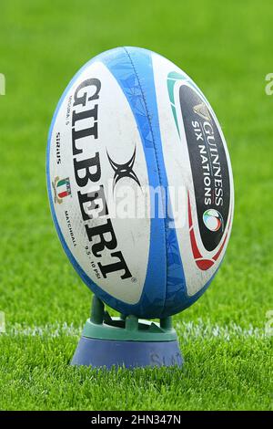 Rom, Italien. 13th. Februar 2022. Offizielles Gilbert 6 Nationen Ball während 6 Nationen Internationales Rugby-Spiel Italien gegen England; 13rd. November 2022; Stadio Olimpico, Rome, Italy Photographer01 Quelle: Independent Photo Agency/Alamy Live News Stockfoto