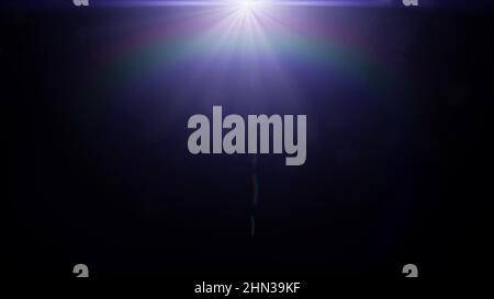 Zentriert lens flare Effekt overlay Textur mit Bokeh Effekt und leichte Streifen in Lila und Blau mit schwarzem Hintergrund Stockfoto