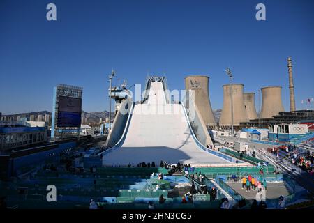 Peking, China. Kredit: MATSUO. 14th. Februar 2018. Allgemeine Ansicht Snowboarden : die Big-Air-Qualifikation der Frauen während der Olympischen Winterspiele 2022 in Peking bei Big Air Shougang in Peking, China. Kredit: MATSUO .K/AFLO SPORT/Alamy Live Nachrichten Stockfoto