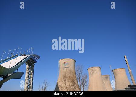 Peking, China. Kredit: MATSUO. 14th. Februar 2018. Allgemeine Ansicht Snowboarden : die Big-Air-Qualifikation der Frauen während der Olympischen Winterspiele 2022 in Peking bei Big Air Shougang in Peking, China. Kredit: MATSUO .K/AFLO SPORT/Alamy Live Nachrichten Stockfoto