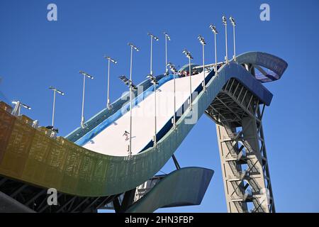 Peking, China. Kredit: MATSUO. 14th. Februar 2022. Allgemeine Ansicht Snowboarden : die Big-Air-Qualifikation der Frauen während der Olympischen Winterspiele 2022 in Peking bei Big Air Shougang in Peking, China. Kredit: MATSUO .K/AFLO SPORT/Alamy Live Nachrichten Stockfoto