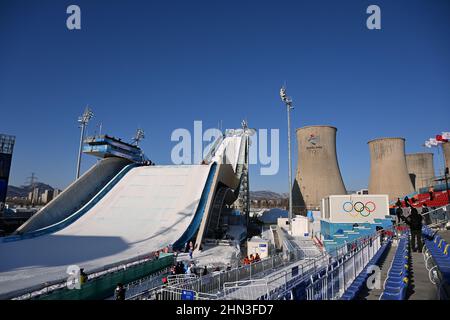Peking, China. Kredit: MATSUO. 14th. Februar 2022. Allgemeine Ansicht Snowboarden : die Big-Air-Qualifikation der Frauen während der Olympischen Winterspiele 2022 in Peking bei Big Air Shougang in Peking, China. Kredit: MATSUO .K/AFLO SPORT/Alamy Live Nachrichten Stockfoto
