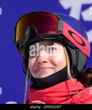 Peking, Chinas Provinz Hebei. 14th. Februar 2021. GU ailing of China reacts during Women's Freeski Slopestyle Qualification of Beijing 2022 Winter Olympics at Genting Snow Park in Zhangjiakou, North China's Hebei Province, 14. Februar 2021. Quelle: Xue Yubin/Xinhua/Alamy Live News Stockfoto