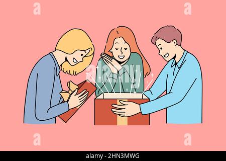 Überraschungsgeschenk und Geschenkkonzept. Gruppe von lächelnden fröhlich aufgeregt Menschen Freunde stehend Eröffnung Überraschungskiste mit Magie in Vektor-Illustration Stock Vektor