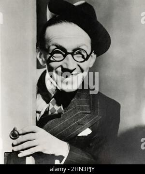 Vintage-Porträt von Arthur Askey aus den Karten von Ardath Cigarettes. 1939 Stockfoto