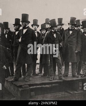 Ingenieur Isambard Kingdom Brunel (erste Reihe, Mitte rechts) und andere beobachten den Great Eastern Startversuch in Blackwall, London, im November 18 Stockfoto