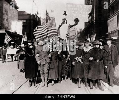 Vintage-Foto des Ersten Weltkriegs Feierlichkeiten zum Waffenstillstandstag in den USA 1918 Stockfoto