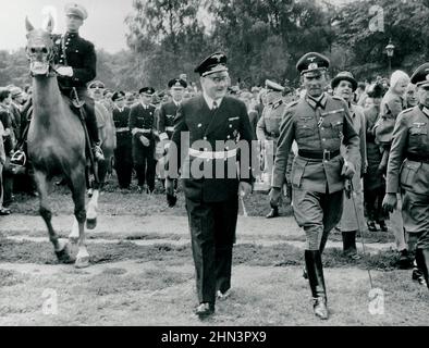 Vintage-Foto der deutschen Parade in Pælledparken. Cécil von Renthe-Fink (Bevollmächtigter des Deutschen Reiches) und General Erich Lüdke (in Dänemark 1.6.19 Stockfoto