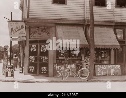 Vintage-Foto von afroamerikanischem Lebensmittelgeschäft. Sylvania, Georgia. Die Preise sind im Internet veröffentlicht. Juni 1939 von Marion Post Wolcott, Fotografin Stockfoto