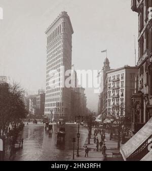 Vintage-Foto des 'Flat Iron' Building, Fifth Avenue und Broadway, New York, USA 1900s Stockfoto