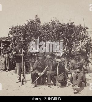 Amerikanischer Bürgerkrieg. 1861-1865 Soldaten der 134th Illinois Volunteer Infantry in Columbus, Kentucky mit Gewehren und Schwertern. USA. 1864 Stockfoto