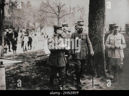 Archivfoto des französischen Generals Gourand in Champagne mit seinen Offizieren. 1917 Henri Joseph Eugène Gouraud (1867 – 1946) war ein französischer General, bester kno Stockfoto