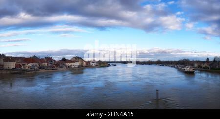 Landschaft von Saint-Jean-de-Losne, Burgund, Frankreich Stockfoto