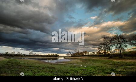 Landschaft am Stausee von Tillot, Rouvres-sous-Meilly, Burgund, Frankreich Stockfoto