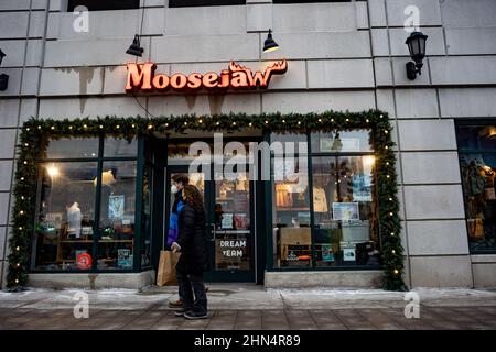 Detroit, Usa. 07th. Februar 2022. Moosejaw-Logo in einer ihrer Filialen in der Innenstadt von Detroit. Kredit: SOPA Images Limited/Alamy Live Nachrichten Stockfoto