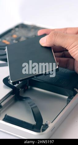 Handvorbereite SSD-Festplatte SATA3, 128 GB Stockfoto