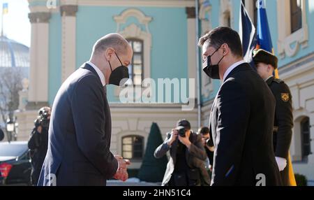 Kiew, Ukaine. 14th. Februar 2022. Wolodymyr Selenskyj (r), Präsident ...