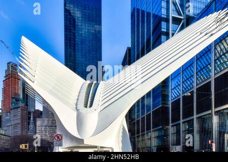 Modernes Außendesign im Verkehrsknotenpunkt Oculus, New York City, USA Stockfoto