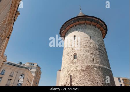 Der Donjon de Rouen, auch bekannt als „Jeanne d'Arc Tower“, ist das einzige verbleibende Überbleibsel des Schlosses, das von Philipp Augustus, König von Frankreich, danach erbaut wurde Stockfoto