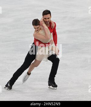 Peking, China. 14th. Februar 2022. Gabriella Papadakis (vorne) und Guillaume Cizeron aus Frankreich treten beim Eiskunstlauf-Freitanzspiel der Olympischen Winterspiele 2022 in Peking im Capital Indoor Stadium in Peking, der Hauptstadt Chinas, am 14. Februar 2022 auf. Foto von Giuliano Bevilacqua/ABACAPRESS.COM Quelle: Abaca Press/Alamy Live News Stockfoto