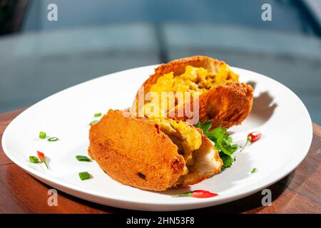 Acaraje traditionelle brasilianische Street Food von Bahia. Stockfoto