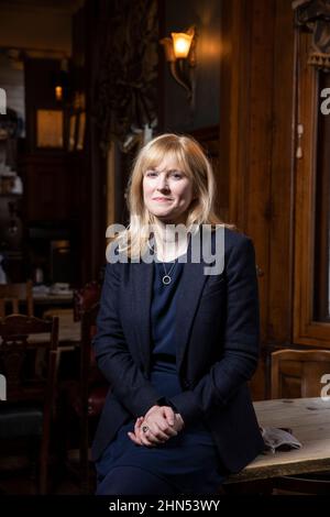 Rosie Duffield, 50-jährige Abgeordnete der Labour-Partei für Canterbury, die in den sozialen Medien von lokalen politischen Aktivisten schikaniert wurde. Whitehall, London, Großbritannien Stockfoto