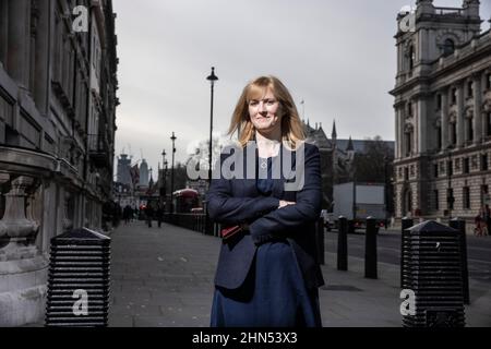 Rosie Duffield, 50-jährige Abgeordnete der Labour-Partei für Canterbury, die in den sozialen Medien von lokalen politischen Aktivisten schikaniert wurde. Whitehall, London, Großbritannien Stockfoto