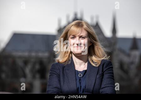 Rosie Duffield, 50-jährige Abgeordnete der Labour-Partei für Canterbury, die in den sozialen Medien von lokalen politischen Aktivisten schikaniert wurde. Whitehall, London, Großbritannien Stockfoto