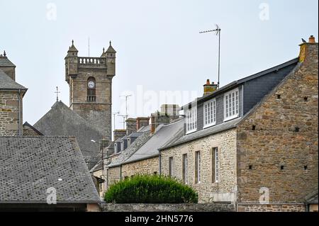 Der Turm der Église Notre-Dame du Val de Saire in Saint-Pierre-Église Stockfoto