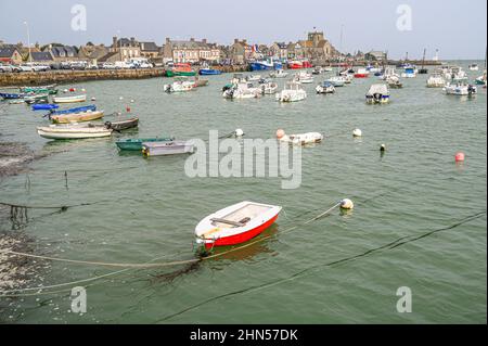 Der Hafen von Barfleur auf der Halbinsel Cotentin, Normandie, Frankreich Stockfoto