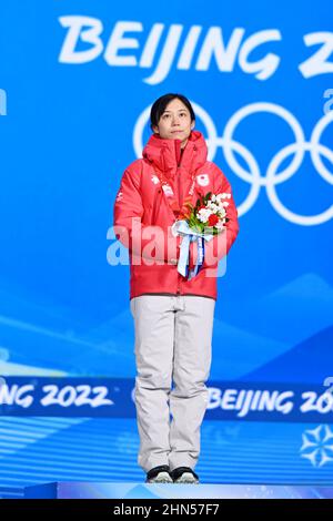 Peking, China. Kredit: MATSUO. 14th. Februar 2022. Miho Takagi (JPN) Eisschnelllauf: Medaillenübergabe der Frauen 500m während der Olympischen Winterspiele 2022 in Peking auf dem Beijing Medal Plaza in Peking, China. Kredit: MATSUO .K/AFLO SPORT/Alamy Live Nachrichten Stockfoto