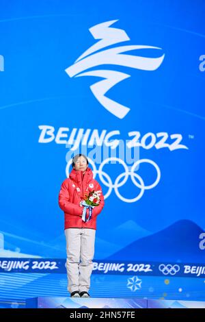 Peking, China. Kredit: MATSUO. 14th. Februar 2022. Miho Takagi (JPN) Eisschnelllauf: Medaillenübergabe der Frauen 500m während der Olympischen Winterspiele 2022 in Peking auf dem Beijing Medal Plaza in Peking, China. Kredit: MATSUO .K/AFLO SPORT/Alamy Live Nachrichten Stockfoto